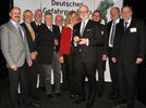 Zehn Gefahrgut-Preisträger simultan auf der Bühne (von li nach re): Albert Lauer (2014), Hermann-Josef Kellerhaus (2001), Peter Steinbach (2006), Dr. Bernd Schulz-Forberg (1998), Volker Krampe (2005), Eva-Maria Meyer (2011), Hans-Leo Bock (2016), Jochen Conrad (2003), Rainer Kogelheide (2015) und Uwe Kraft (2012).