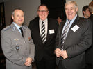 Hauptmann Matthias Wiegand (Logistikschule d. Bundeswehr), Jürgen Drews (Agility Logistics) und Bernd Engel (Transfracht).